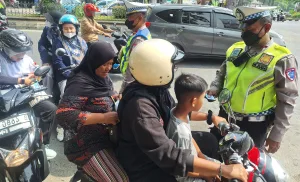 Operasi Zebra Bekasi: 100 Pemotor Tanpa Helm, 20 Pengemudi Mobil Abaikan Sabuk Pengaman