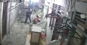 Ini Detik-Detik Maling Motor Dapat ‘Salam Olahraga’ di Gang Kapuk Durenjaya