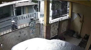 Komplotan Maling Terekam CCTV Curi Motor Warga Usai Pulang Salat Jumat