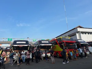 H-7 Tahun Baru, Kepadatan Penumpang Bus di Terminal Bekasi Meningkat