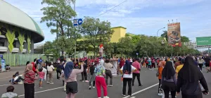 Gaya Hidup Sehat, Dari Pelatih Senam hingga Pekerja Kantoran ‘Cari Gerah’ di CFD Bekasi