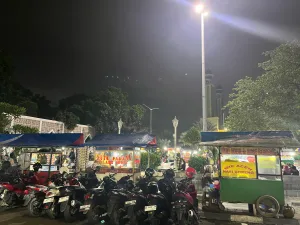 Suasana Alun-Alun Bekasi Mulai Dipadati Warga Jelang Pergantian Tahun Baru 2026