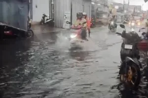 Pangkalan Ojek Daong Kebanjiran, Pengendara Terpaksa Putar Balik