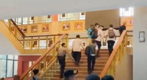 Setelah OTT, Puluhan Anggota KPK Datangi Kantor Bupati Bekasi Lakukan Penggeledahan
