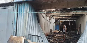 Sambaran Petir Diduga Picu Kebakaran 3 Ruko di Dekat Pasar Baru Bekasi Timur