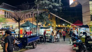 Riuh Aroma Kuliner Jajanan Malam di Ahmad Yani, Ketika Gerobak Jadi Titik Temu Warga