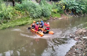 Bocah 7 Tahun Terpeleset Saat Bermain Kayu dan Tenggelam di Kali Jambe