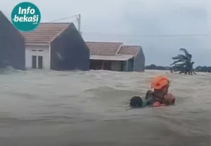 Banjir Hampir Seleher di Perumahan Sukamekar, Ratusan Penghuni Mengungsi