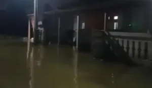 Banjir Hingga 1,5 Meter di Perum Sukamekar, Warga Mengungsi dan Listrik Padam