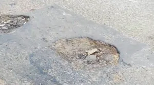 Cuaca Ekstrem Perparah Jalan Rusak Bekasi, Wali Kota: Tunggu Cuaca Cerah Baru Diperbaiki