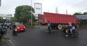 Ini Penyebab Truk Patah As Tutup di Jalan HM Hasibuan Sempat Bikin Macet