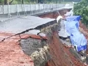 Longsor di Jalan Perum CBD Kranggan Bekasi, Separuh Jalan Rusak