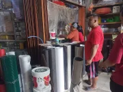 Berkah Musim Hujan, Toko Bangunan di Tambun Diserbu Pembeli