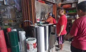 Berkah Musim Hujan, Toko Bangunan di Tambun Diserbu Pembeli
