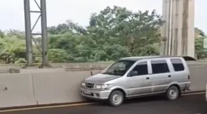 Panther Melaju di Tol Japek, Pengemudi Meninggal Usai Tabrak Pembatas
