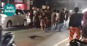 Jalan Berlubang di Bekasi Bikin Was-Was, Banyak Pengendara Tergelincir