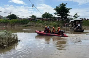 Tim SAR Sisir Kali Bekasi Cari Galang Penarik Perahu Eretan Tenggelam