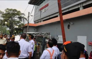 Urai Kemacetan, JPO Berfasilitas Lift Mulai Dibangun Depan Stasiun Bekasi