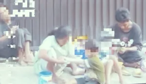 Potret Pilu di Jalan Duren Jaya, Seorang Anak Dijadikan “Manusia Silver” oleh Orang Tuanya