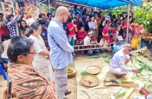 Langgar Aturan Adat, Komika Pandji Dijatuhi Hukuman Potong Babi dan 5 Ekor Ayam