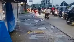 Besi Penutup Got di Sekitar KCM Wisma Asri Raib, Taksi Kejeblos