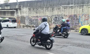 Aspal Jalan Ahmad Yani Bekasi Bergelombang, Warga Minta Perbaikan Permanen
