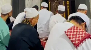 Cuaca Ekstrem Tidak Bisa ke Mesjid, Ini Tata Cara Salat Tarawih Mandiri di Rumah