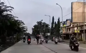 “Pulau” di Jalan H. Nonon Sonthanie Lenyap, Sebelumnya Rusak Parah dan Dikeluhkan Warga