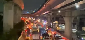 Tol Jakarta-Cikampek Macet Mengular, Waktu Tempuh Hingga 3 Jam
