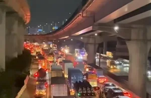 Tol Jakarta-Cikampek Macet Mengular, Waktu Tempuh Hingga 3 Jam