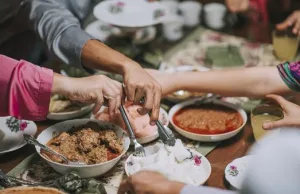 7 Jenis Makanan dan Minuman yang Musti Dihindari Saat Sahur