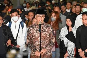 Kemenlu RI Fasilitasi Evakuasi Bertahap 32 WNI dari Iran dan Temui Para Dubes Negara Teluk