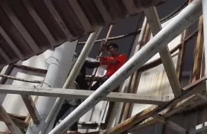 Bikin Panik, Pria Diduga Hendak Bunuh Diri di JPO Mega Bekasi Hypermall Akhirnya Selamat