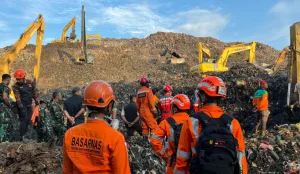 Pasca Longsor, Truk Sampah DKI Atur Jadwal Agar Tak Ganggu Lalu Lintas
