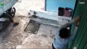 Terekam CCTV, Maling Bobol Toko di Wisma Jaya Curi Gas Elpiji hingga Sandal