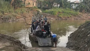 Antrean Mengular di Eretan Warung Ayu, Perahu Satu Unit Tak Cukup Tampung Arus Kendaraan