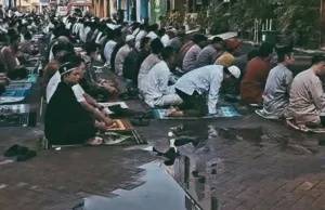 Warga Muhammadiyah Salat Idul Fitri di PDM Kabupaten Bekasi Meski Ada Genangan Air