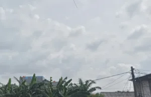 Sedia Payung dan Jas Hujan, BMKG: Hujan Ringan Dipediksi Turun Siang Ini di Bekasi