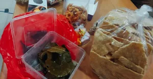 Pasca Lebaran, Meja Kantor Tambun Selatan Dipenuhi Oleh-oleh Khas Berbagai Daerah