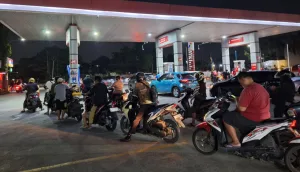 SPBU di Bekasi Timur Dipadati Kendaraan Gegara Isu Kenaikan Harga BBM 