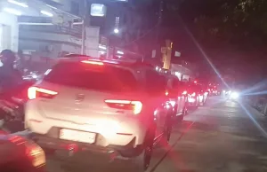 H-6 Idulfitri: Kendaraan Mobil Mengular di Jalan Alinda Kaliabang, Pemotor Cari Jalan Tikus
