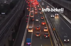 Tol Layang MBZ Padat Akibat Kecelakaan Beruntun di KM 22+700