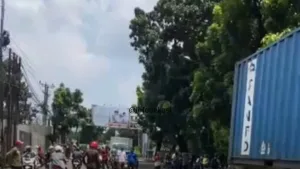 Tewas Terjatuh ke Kolong Truk Kontainer, Wanita Korban Lakalantas di Bantargebang