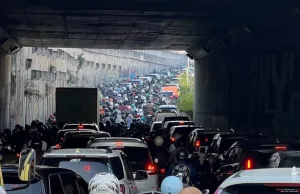 Macet Parah Mengular Terjadi di Underpass Tambun Saat Jam Sibuk