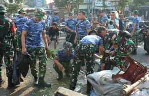 Sambut HUT ke-79 TNI AU, Ratusan Prajurit Gelar Kerja Bakti Massal di Pasar Pondok Gede