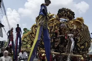 Odong-odong Ngarak Bocah Sunat Hiburan Warga Bekasi di Tengah Moderenitas