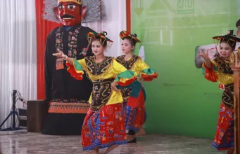 Bertahan di Tengah Kawasan Industri, Topeng Betawi Jadi Ikon Budaya Bekasi