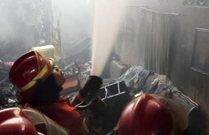 Lilin Ditinggal Menyala Saat Tidur, Rumah di Jakasampurna Ludes Terbakar