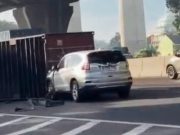 Polisi Selidiki Kecelakaan di KM 20 Kontainer Jatuh Ditabrak Mobil CR-V