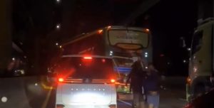 Kronologi Bus Rombongan Bonek Dilempari Batu di Tol Japek
